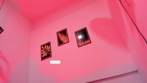 criss_zuri online show from February 23, 2026, 11:51 am