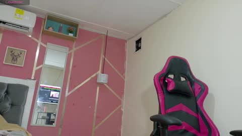 cristal_49 online show from March 1, 2026, 8:55 pm