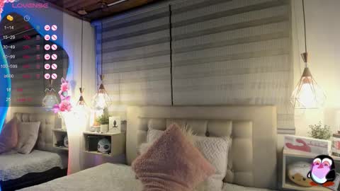 Cristal online show from November 2, 2025, 4:04 am