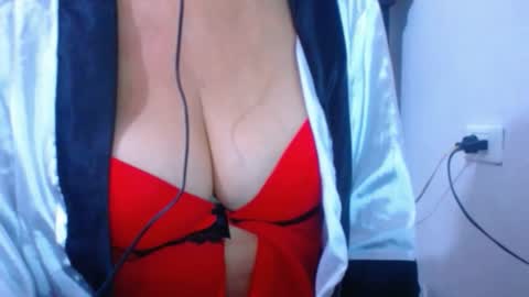 cristal_collins1 online show from January 27, 2025, 11:32 am