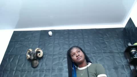 Snapshot of cristal_smith06 chatting on February 5, 2025, 4:59 am Hanna online show from February 5, 2025, 4:59 am