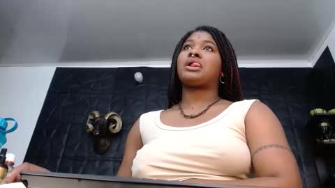 Snapshot of cristal_smith06 chatting on December 18, 2025, 7:03 am Hanna online show from December 18, 2025, 7:03 am