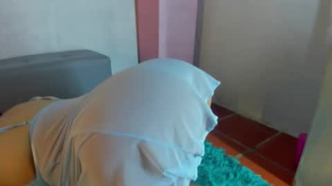 cristal_t2 online show from January 7, 2026, 7:49 pm