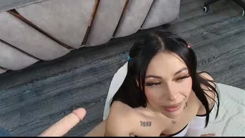 CRISTAL  VIOLETA online show from December 17, 2025, 3:40 pm