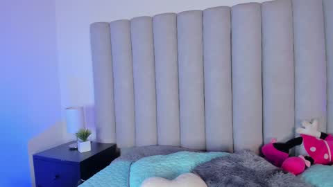 Nicole  Connection time 220pm-910pmCol online show from February 11, 2025, 7:27 pm