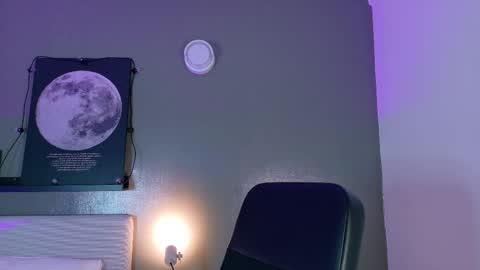 Nicole  Connection time 220pm-910pmCol online show from September 19, 2025, 7:47 pm