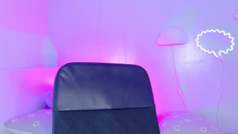 Nicole  Connection time 220pm-910pmCol online show from March 26, 2026, 7:52 pm