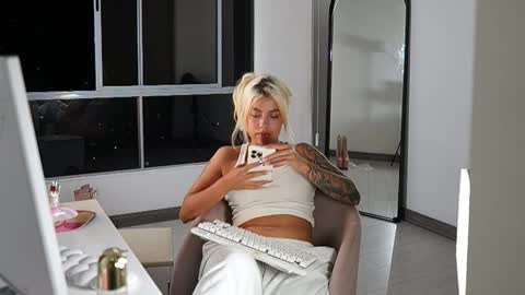 Laura online show from February 27, 2026, 3:39 am