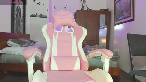 cristhian online show from December 12, 2024, 4:59 am