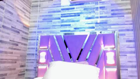 cristin  online show from November 15, 2025, 11:51 am