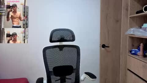 cristopher23  online show from October 11, 2025, 1:53 pm