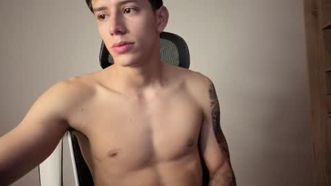 cristopher23  online show from December 19, 2025, 10:33 am