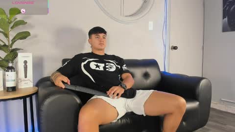 Cristopher online show from April 21, 2026, 12:33 pm