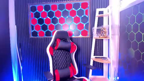 Cristopher  online show from July 1, 2026, 8:41 pm