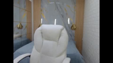 Snapshot of cry_thereal chatting on June 27, 2026, 5:23 am cry_thereal online show from June 27, 2026, 5:23 am