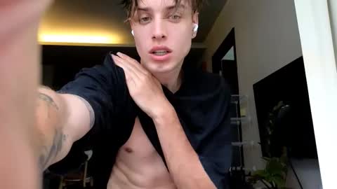 Lin inst lingoodyy online show from November 22, 2025, 4:55 am