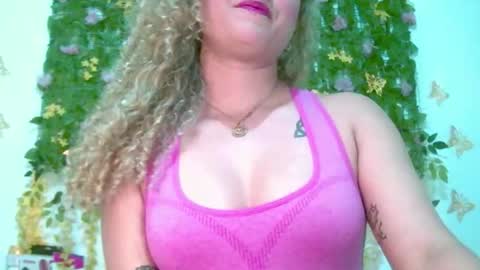 Snapshot of crysrus chatting on May 17, 2026, 1:14 am crysrus online show from May 17, 2026, 1:14 am