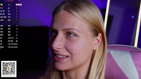 Snapshot of crystal_blond chatting on April 12, 2026, 7:08 pm Crystal online show from April 12, 2026, 7:08 pm