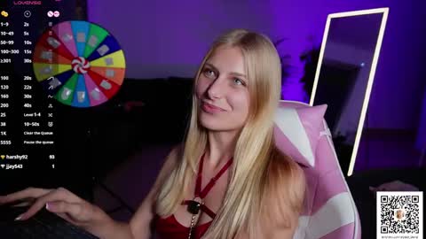 Snapshot of crystal_blond chatting on April 15, 2026, 7:58 pm Crystal online show from April 15, 2026, 7:58 pm