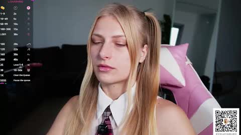 Snapshot of crystal_blond chatting on April 17, 2026, 6:44 pm Crystal online show from April 17, 2026, 6:44 pm