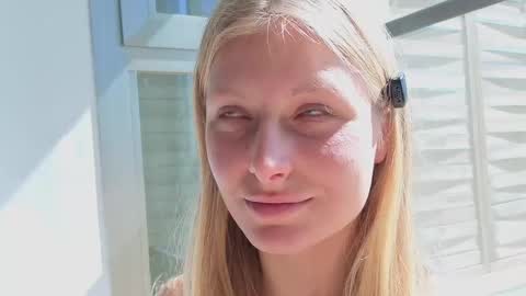 Snapshot of crystal_blond chatting on April 18, 2026, 3:05 pm Crystal online show from April 18, 2026, 3:05 pm