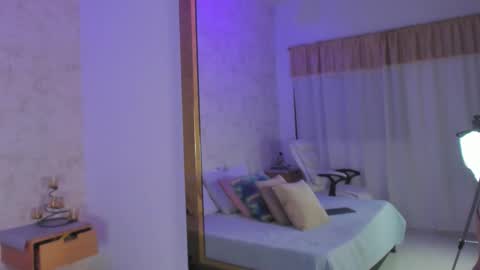 crystal_bubble online show from March 30, 2026, 7:37 pm