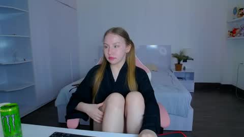 crystal_lin online show from April 27, 2026, 5:05 am