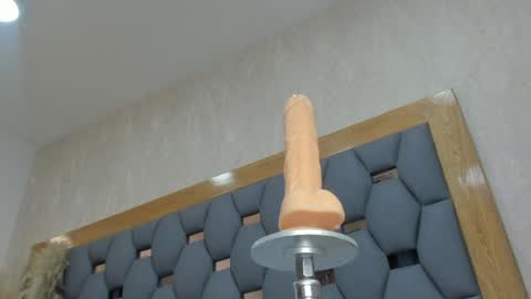 crystal_sm online show from April 10, 2026, 3:28 pm