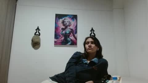 Crystal Blaze online show from April 21, 2026, 2:48 am