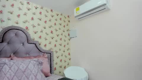 Snapshot of crystal_watson0 chatting on May 24, 2026, 1:49 pm Milf Latina online show from May 24, 2026, 1:49 pm