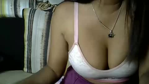 Snapshot of crystalbellax chatting on April 9, 2026, 6:30 am crystalbellax online show from April 9, 2026, 6:30 am