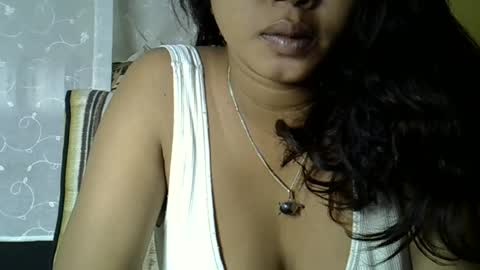 Snapshot of crystalbellax chatting on May 18, 2026, 5:57 am crystalbellax online show from May 18, 2026, 5:57 am