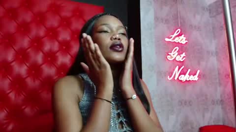 Crystal online show from January 18, 2025, 10:49 pm