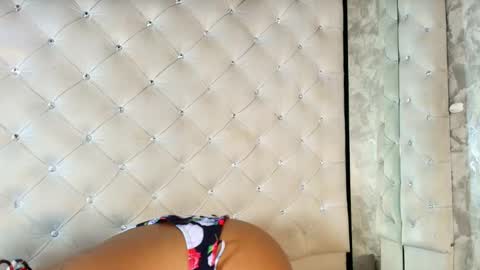 Crystal online show from April 20, 2026, 10:33 pm