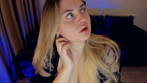 crystalemily online show from January 29, 2025, 8:04 pm