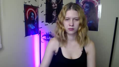 Stella online show from November 9, 2025, 6:06 pm