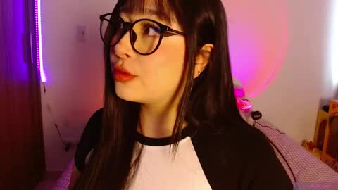 Olivia  online show from April 22, 2026, 12:18 pm