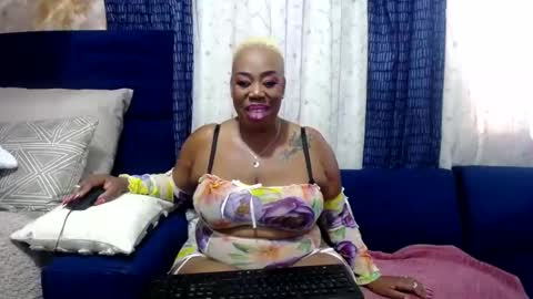 crystaljes online show from January 22, 2025, 4:02 pm