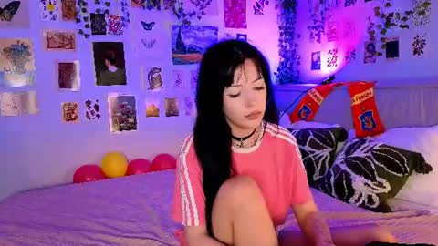 Snapshot of crystall0ve chatting on June 24, 2026, 3:33 pm crystall0ve online show from June 24, 2026, 3:33 pm
