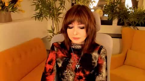 crystallbloom online show from September 18, 2025, 1:40 am