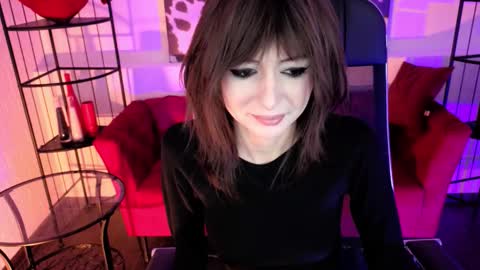 crystallbloom online show from February 4, 2026, 2:01 pm