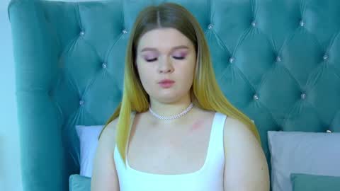 Crystal online show from January 18, 2025, 6:03 am