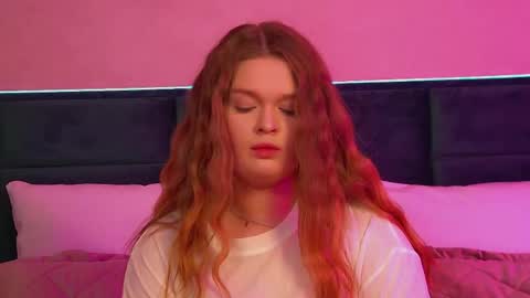 Crystal online show from September 8, 2025, 6:07 pm