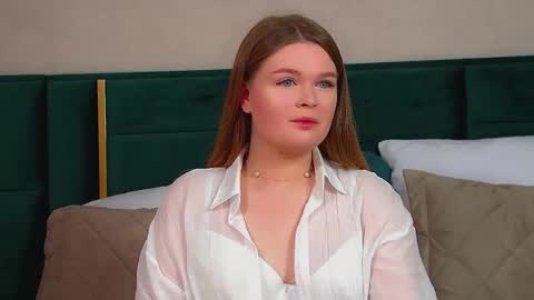 Crystal online show from October 4, 2025, 6:11 am