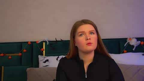 Crystal online show from November 1, 2025, 6:04 am