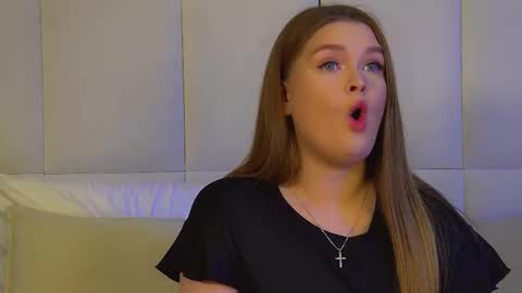 Crystal online show from March 3, 2026, 6:25 pm