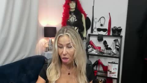 CrystalHotty online show from September 17, 2025, 4:25 am