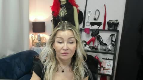 CrystalHotty online show from April 23, 2026, 4:46 am