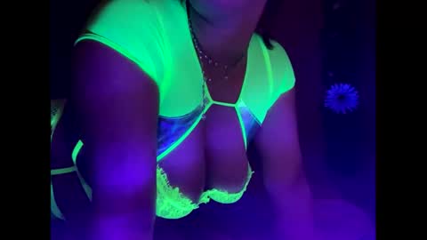 crystalyn777 online show from October 22, 2025, 2:01 am