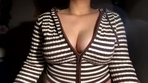 crystalyn777 online show from December 1, 2025, 5:12 am